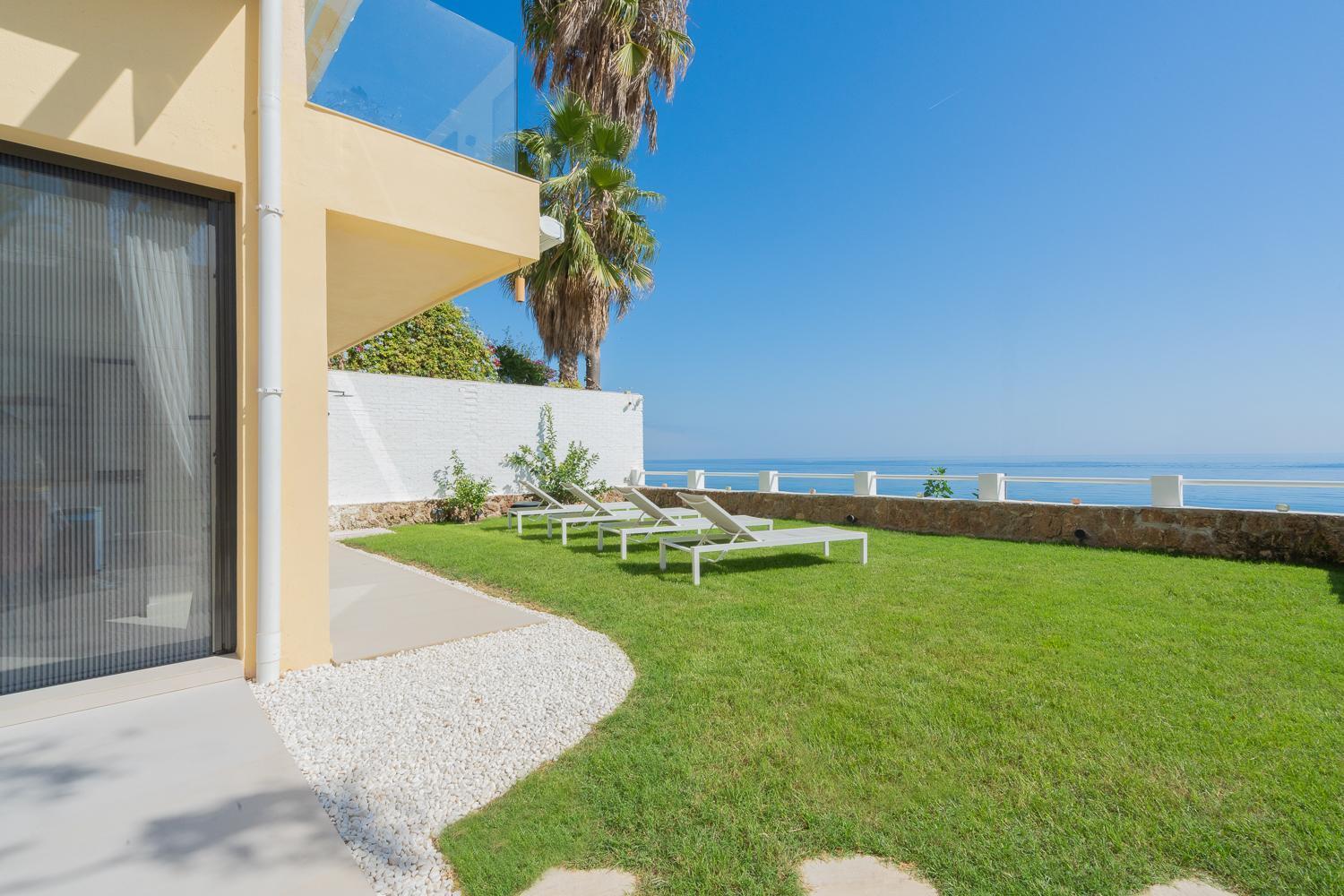 Private 250Sqm Garden Duplex, Jacuzzi, Cinema, Sea View Escape Apartment Torremolinos Exterior photo